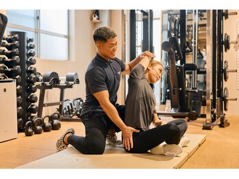 プラグジム 学芸大学店(PlugGYM)/トレーニング前にストレッチ