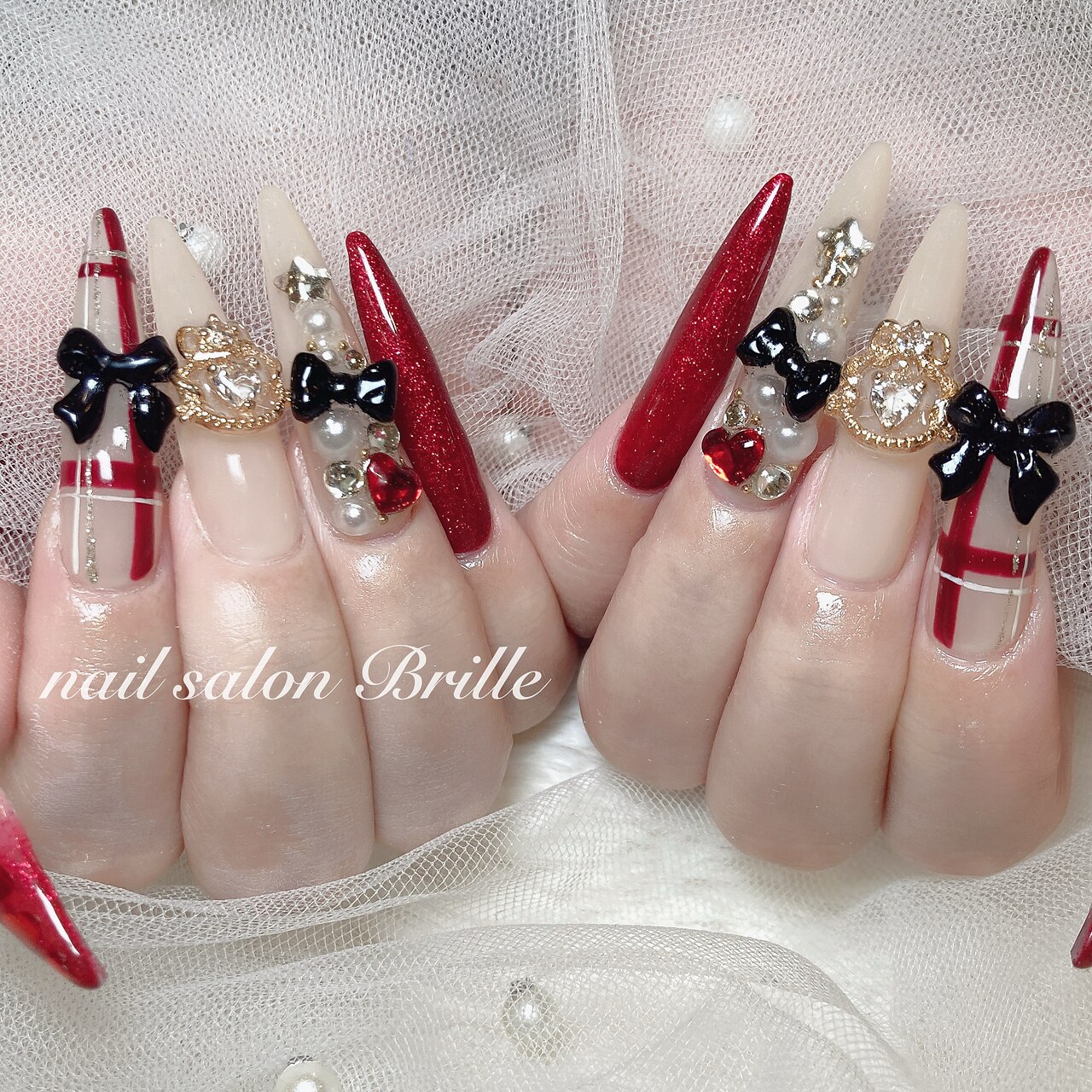 2026年冬トレンド】メタルパーツ クリスマスのネイルデザイン集｜人気