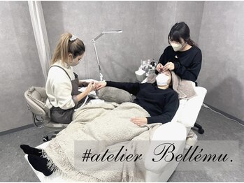 アトリエベルミュ(atelier Bellemu)の写真/【同時施術で時短が叶う♪】忙しい方にもおススメ◎お得なクーポンで目元も指先も隙なくキレイに♪
