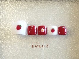 春夏ネイル　いちごネイル手描き