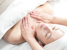 オリス(Orris)/デコルテマッサージ