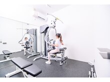 24時間完全個室ジムなので人目を気にせずトレーニングが可能