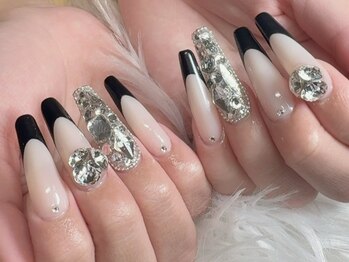 エムシーベル(m.c bell)の写真/【600色から選べる豊富なカラー】ハイセンスな提案力であなただけのオーダーメイドネイルをご用意◎