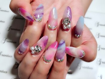 ネイルサロン グランタス(Nail Salon Grantus)の写真/スカルプグラデ￥5980～爪の形に自信がない方にも◎自爪になじむ美フォルムでネイルを楽しむ♪