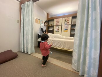 子育てママの整体サロン/施術中のお子様の様子