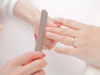 爪の形を整えます