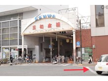 メガミ アイラッシュラウンジ(MEGAMI EYELASH LOUNGE)/三和商店街メイン通りが目印