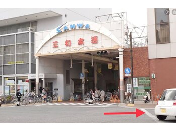 メガミ アイラッシュラウンジ(MEGAMI EYELASH LOUNGE)/三和商店街メイン通りが目印