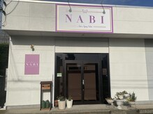 ナビ(NABI)の雰囲気（NABIのシンボルカラーの薄紫色の看板が目印です。）