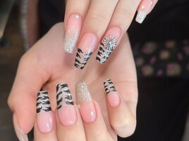 アニマルネイル　担当西村