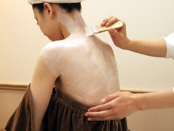 銀座マツナガ 新宿パークタワー店/背中の美肌パックもあり