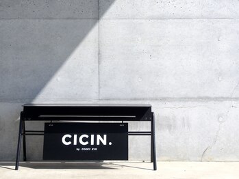 シシン バイ クーイーアイ(CICIN.by COOEY EYE)/駐車場正面のC号室です