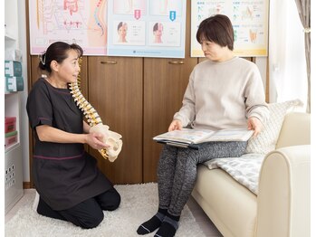カイロサロン アイリスの写真/女性専門×歴22年の女性院長専任。身体の悩みを相談しやすい整体サロン