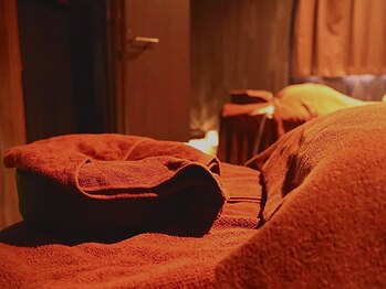プラチナムアロマ 京都河原町店(PLATINUM AROMA)の写真/【京都河原町◆女子旅や癒しデートに】完全個室ペアルームで、香りと技術に包まれる贅沢なアロママッサージ