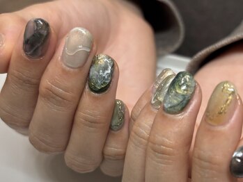 フォルクネイル(:volk nail)/グリーン×ベージュニュアンス