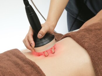 アイナ(aina)の写真/2種類のラジオ波とリンパマッサージで気になる箇所を集中ケア!スッキリボディラインへ♪