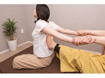 サロンラソ(lazo)/[19] 背中反らしストレッチ