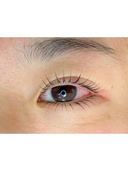 ナチュラル上品な目元にしたい