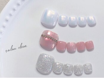 サロンクレーヴ(Salon cleve)の写真/夏はオシャレにフットネイルで決まり♪【ケア＋オフ込みフットワンカラー¥4860】可愛いデザイン多数!!
