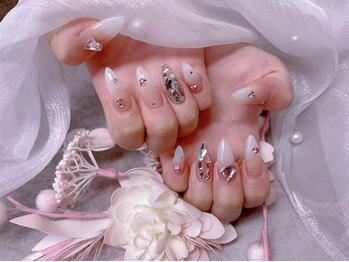 スノーネイルサロン 新宿店(Snow nail salon)の写真/繊細なア-トはスノ-ネイルで決まり★定額コ-ス/持ち込みパーツのせ放題コ-スが人気◎手描きア-トも対応可☆