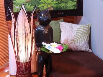ラーブ リラクゼーション(Rub relaxation)/バリ家具や物が沢山の店内♪