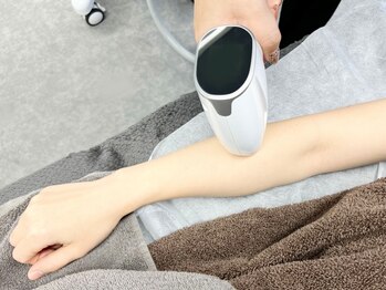 サロンドソレア(salon de solea)の写真/【脱毛するほど美肌へ★LEDで毛穴まで引き締め全身ケア】個室プライベート空間で周りを気にせず施術可能◎