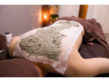 クーレ(cure)/背中からじんわり、海泥の温もり