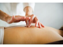 デルタエヌピー63+(δnp63+)/うつぶせのほぐしと鍼灸【小顔】