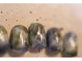 クロ(KURO)/抽象画ネイル