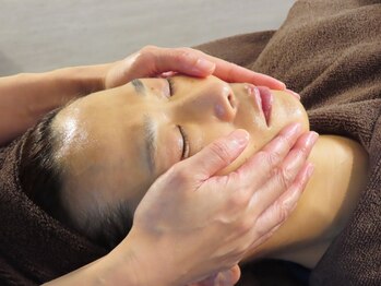 アオダモ(aodamo)の写真/美顔筋テラボーラーでお肌のお悩みを解決☆シミ・しわ改善はお任せください！透明感溢れる美肌へ♪