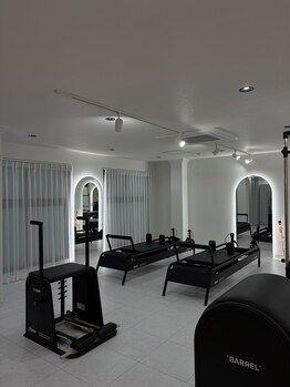 ピケピラティス 新富町八丁堀店(pique pilates)/洗練された空間でピラティス