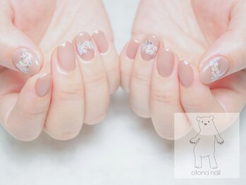 オトナネイル(otona nail)/ピンクベージュの小花柄ネイル