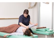学園前えだ鍼灸院・整骨院の雰囲気(お体の状態を見極め、様々な施術方法を組み合わせて施術をします)
