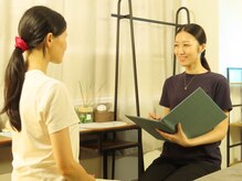 ドットリセット(.RESET)の雰囲気（施術を行う前に、お辛い箇所を丁寧にカウンセリングを行います。）