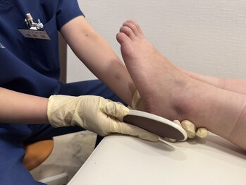 北区天神橋巻き爪センターの写真/【ご新規様限定クーポンあり♪】角質ケアで足の裏が見違えるようにふわふわに！足の匂いやムレ対策に最適◎