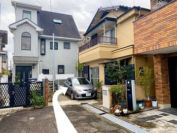 ブリティッシュロゼ/【車でのアクセス】サロンの場所