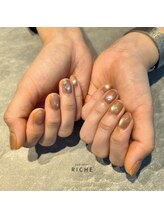 リッシュ(RICHE)/ハートとマグネットネイル
