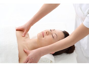 アテーナオアシス(Athena Oasis)/程良い圧をかけて、リンパを流す