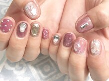 モニカ(MONICA)/レッド系ネイル×シルバーパーツ