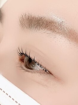 ボーンブライト(BORNBRIGHT)の写真/マンツーマン施術だからこその信頼♪一人一人丁寧なカウンセリングが人気の秘訣☆理想の目元を叶えます！