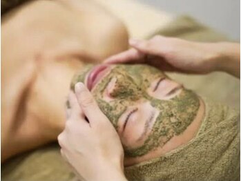 プレジール エテ(plaisir Ete)の写真/当店人気のハーブピーリングは圧倒的リピート率で高評価◎引締め＆リフトアップ効果ですっきり小顔に♪