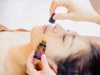 ラ シャルール 元町/純粋レチノールピールでハリ艶肌