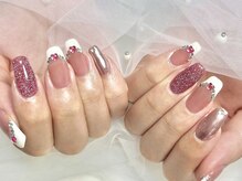 ここちネイルの雰囲気（持ち込みデザインも可能です。カラーも200色以上取り揃えてます）