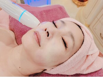 カリタス(CARITAS Total Beauty Esthetic Salon)の写真/【リフトUPハイリフティング】表情筋&脂肪層&表皮層に集中照射!超絶小顔&リフトUPに♪エイジングケアにも◎