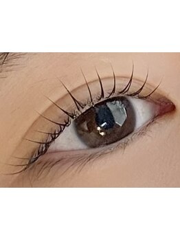 ナチュラル上品な目元にしたい