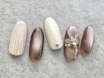 ターラ(Tara)/ブラウンバカラマグネイル