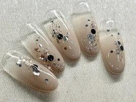 上品 大人ネイル　カラグラ