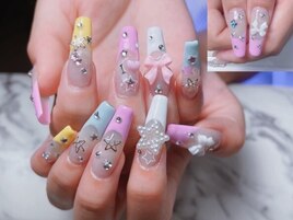 ピンクビジューネイル