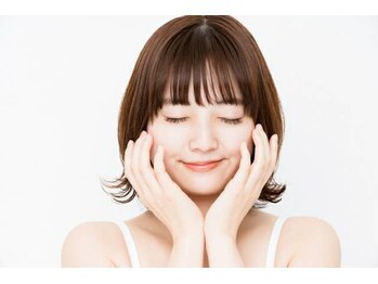 サロン ド ムニの写真/当サロン人気のフェイシャルメニューで、お肌のお悩み改善☆透明感あふれる本来の素肌に導きます♪