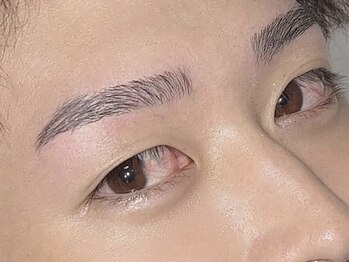 キャードル 北千住本店(CADRE)の写真/男を上げる「美眉アイブロウ」でお顔の印象UP★プロの眉Stylingで清潔感のある「イケ眉」をご提案☆